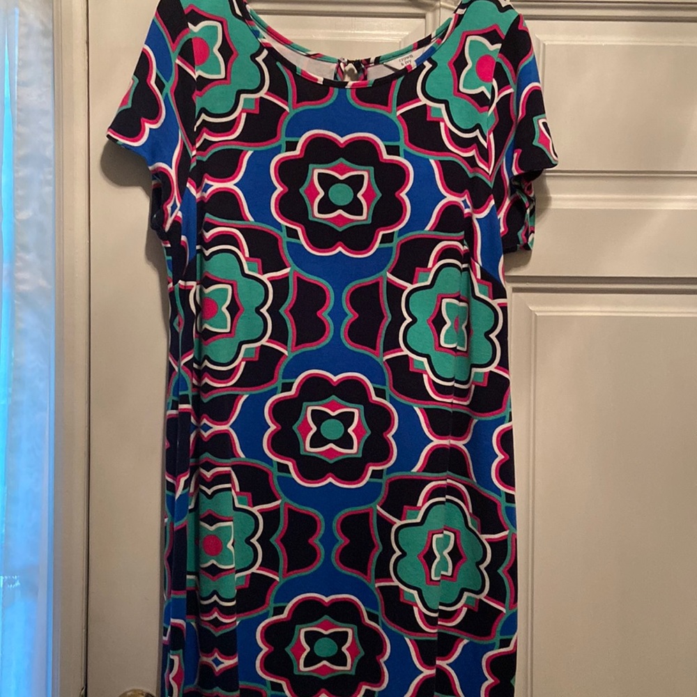 Crown & Ivy Woman 0X Multi color scalloped edge dress. Excellent condition. 16W